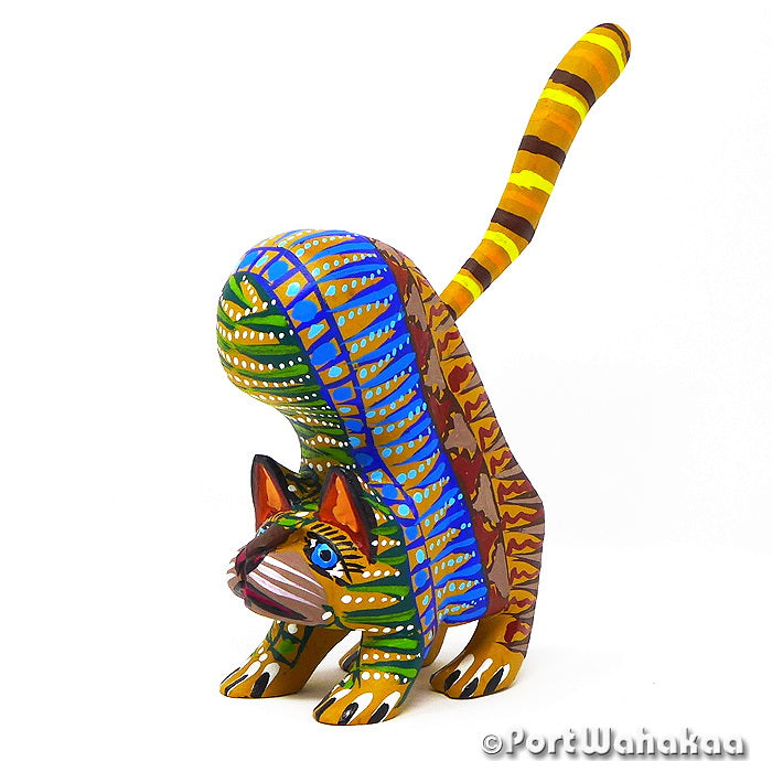 Fraidy Cat Copal Wood Oaxacan Alebrije Carvings for Sale Texas Artist - Zeny Fuentes Carving Small, Cat, Gato, San Martin Tilcajete